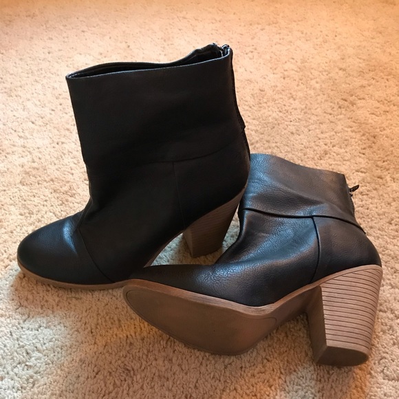 Black man made leather booties - Picture 3 of 4